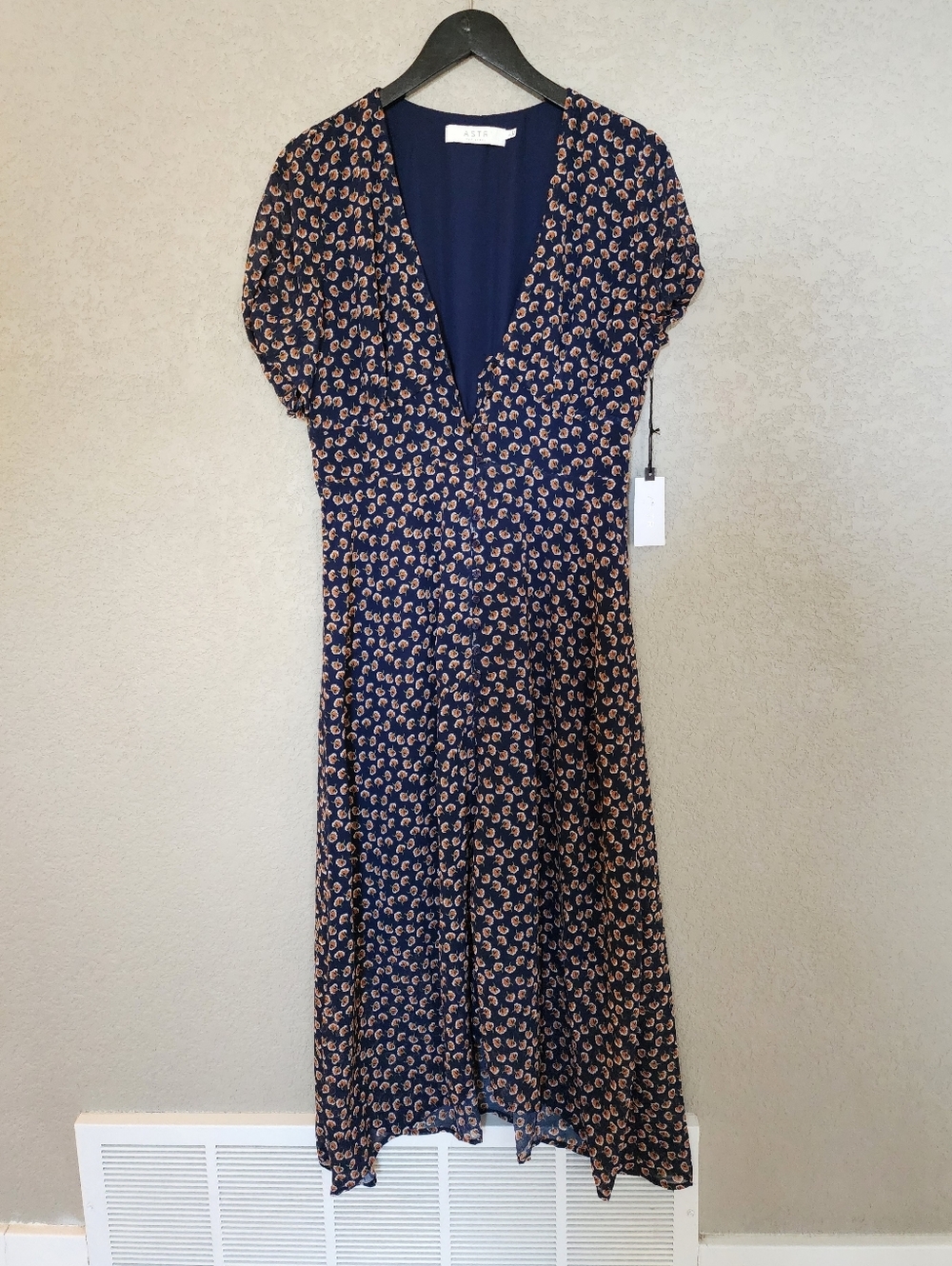 Astr Floral Midi Dress Size Large New With Tags